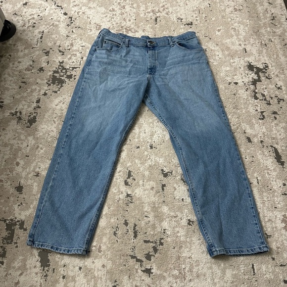 Men's Wrangler Blue Jeans Size 42X30 - Picture 1 of 3